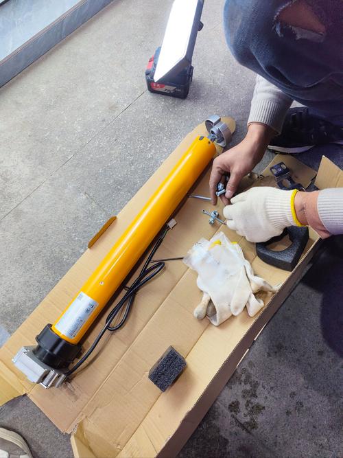 酒品會更換卷簾門電機